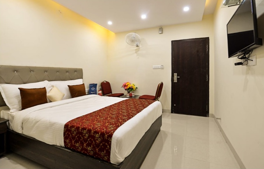 Hotel Lotus Grand — photo 18