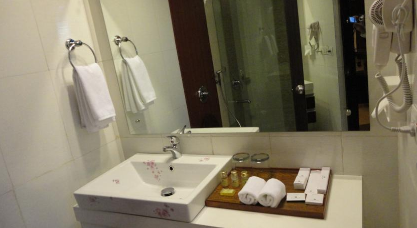 Hotel Corporate Regency,DLF Phase 3 — photo 17