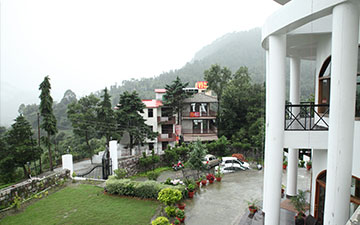 Kaler Grand Inn, Bhimtal — photo 3
