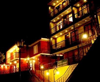 Hotel Emerald Heights-Mango Tree Courtyard — photo 2