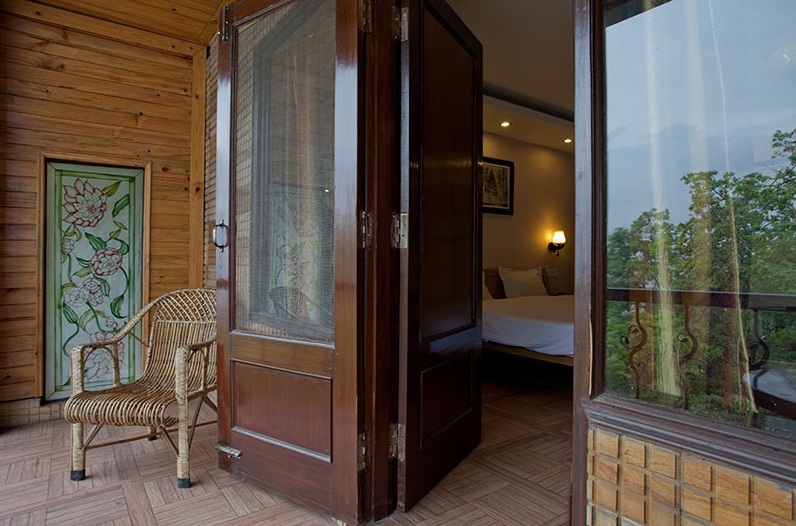 Hotel Emerald Heights-Mango Tree Courtyard — photo 10