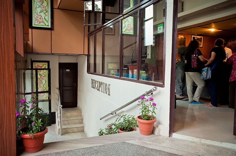 Hotel Emerald Heights-Mango Tree Courtyard — photo 6