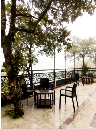 Hotel Emerald Heights-Mango Tree Courtyard — photo 25