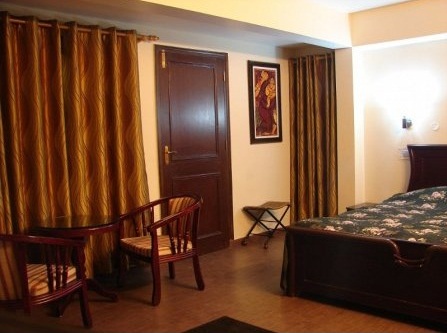 Hotel Emerald Heights-Mango Tree Courtyard — photo 15