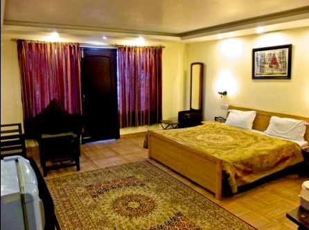 Hotel Emerald Heights-Mango Tree Courtyard — photo 20