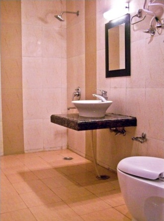 Hotel Emerald Heights-Mango Tree Courtyard — photo 27