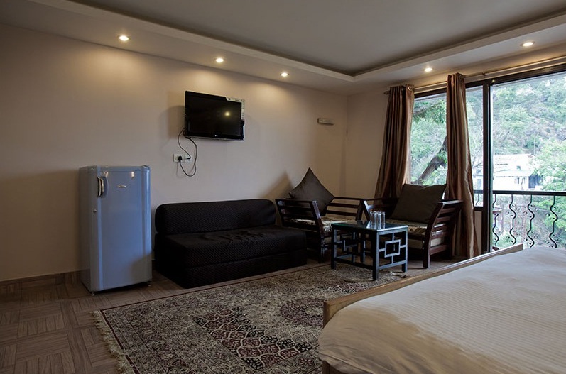 Hotel Emerald Heights-Mango Tree Courtyard — photo 22