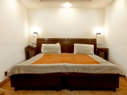 Hotel Emerald Heights-Mango Tree Courtyard — photo 23