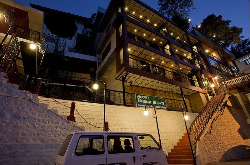 Hotel Emerald Heights-Mango Tree Courtyard